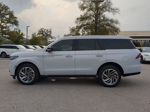 New 2025 Lincoln Navigator Reserve image 6