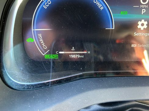 Used 2024 Toyota Venza Limited image 16