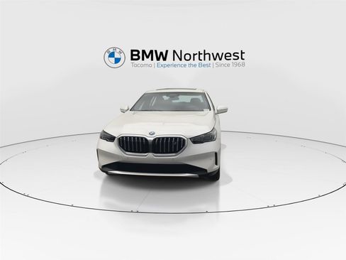 New 2026 BMW i5 eDrive40 image 8