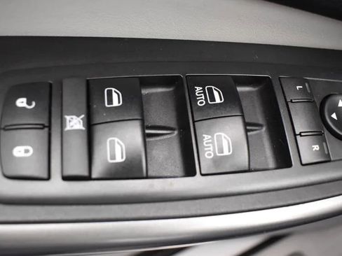 Used 2019 Jeep Cherokee Limited w/ Technology Group image 21