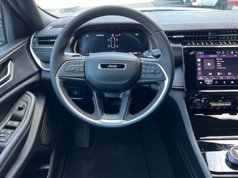 New 2025 Jeep Grand Cherokee L Altitude image 14