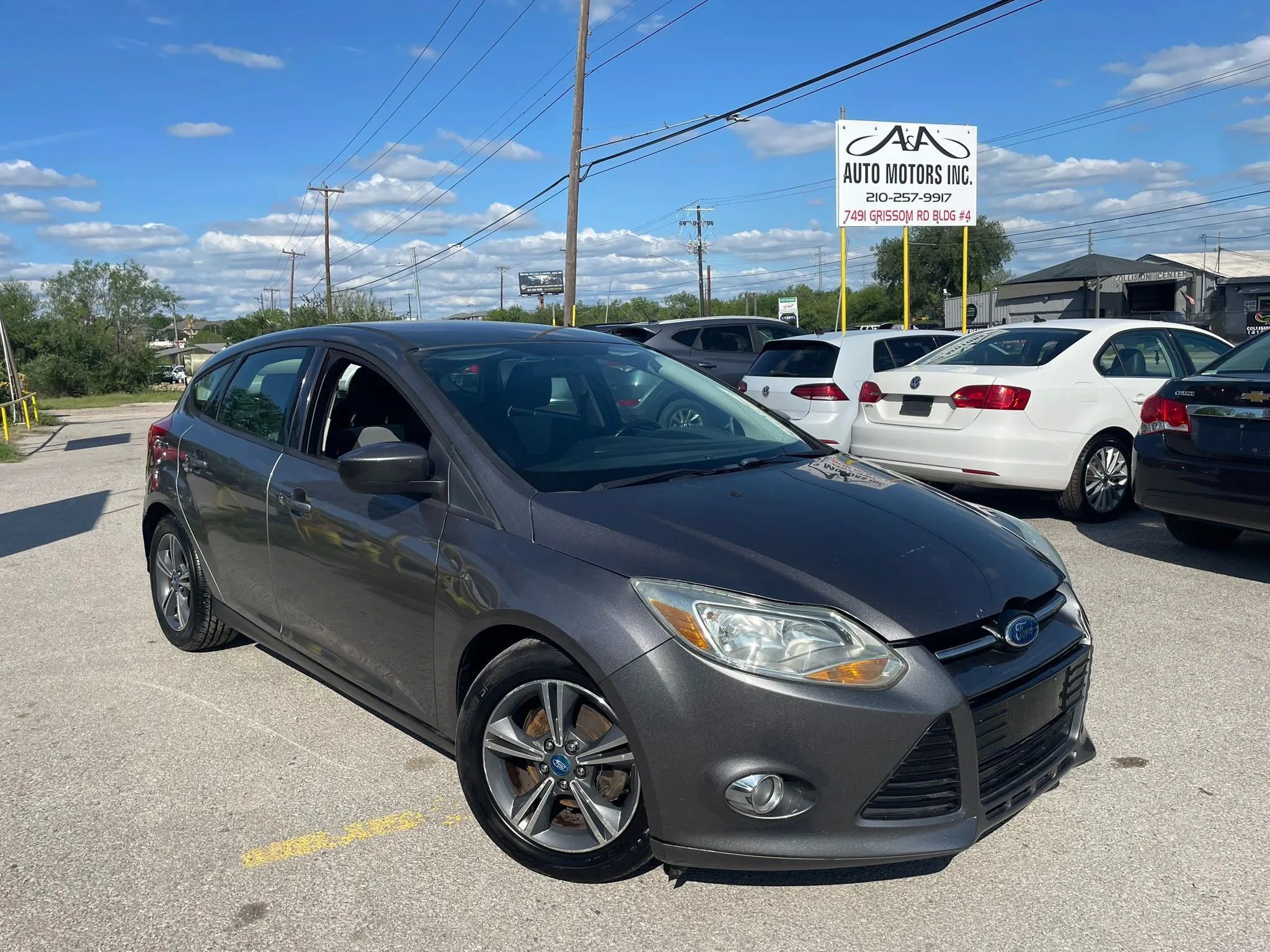 Used 2012 Ford Focus SE FWD image 2