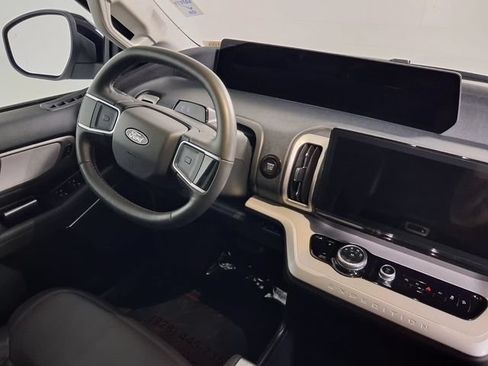Used 2025 Ford Expedition Max Active AWD/4WD image 17