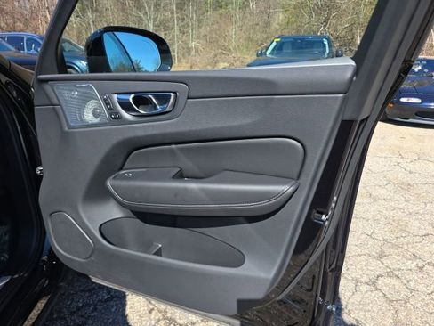 Certified 2025 Volvo XC60 B5 Ultra AWD/4WD image 16