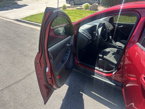 Used 2017 Ford Focus SE FWD image 17