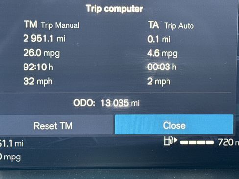 Used 2025 Volvo XC60 B5 Plus image 10