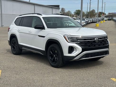 New 2026 Volkswagen Atlas Peak Edition AWD/4WD image 5