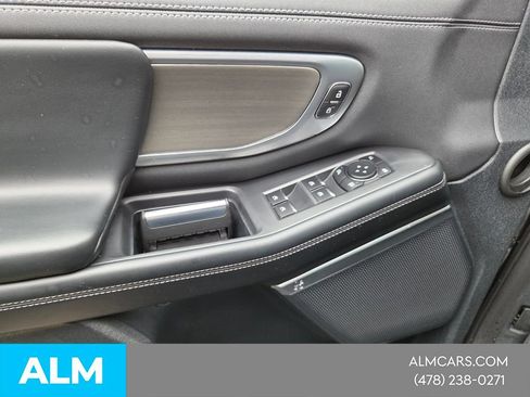 Used 2025 Ford Expedition Platinum AWD/4WD image 29