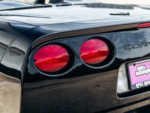 Used 2001 Chevrolet Corvette Convertible w/ Preferred Equipment Group2 RWD image 43