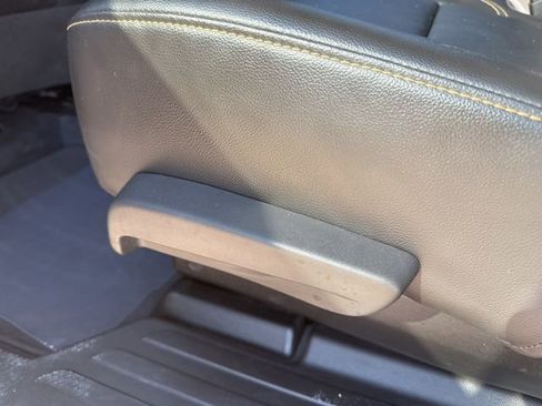 Used 2020 Chevrolet Traverse RS image 39