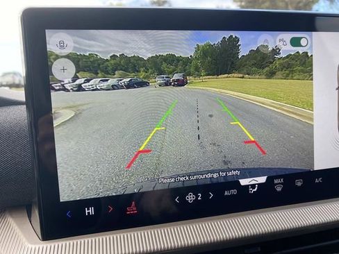 Used 2025 Ford Explorer Active RWD image 28