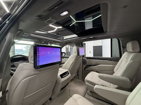 Used 2026 Cadillac Escalade ESV Platinum Sport AWD/4WD image 30