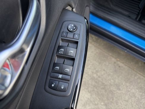 Used 2023 Jeep Cherokee Altitude Lux w/ Mopar Interior Package image 12