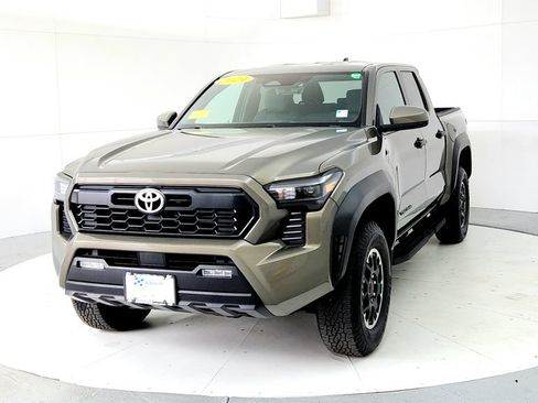 Certified 2024 Toyota Tacoma TRD Off-Road AWD/4WD image 2