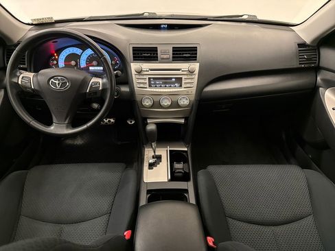 Used 2010 Toyota Camry SE FWD image 13