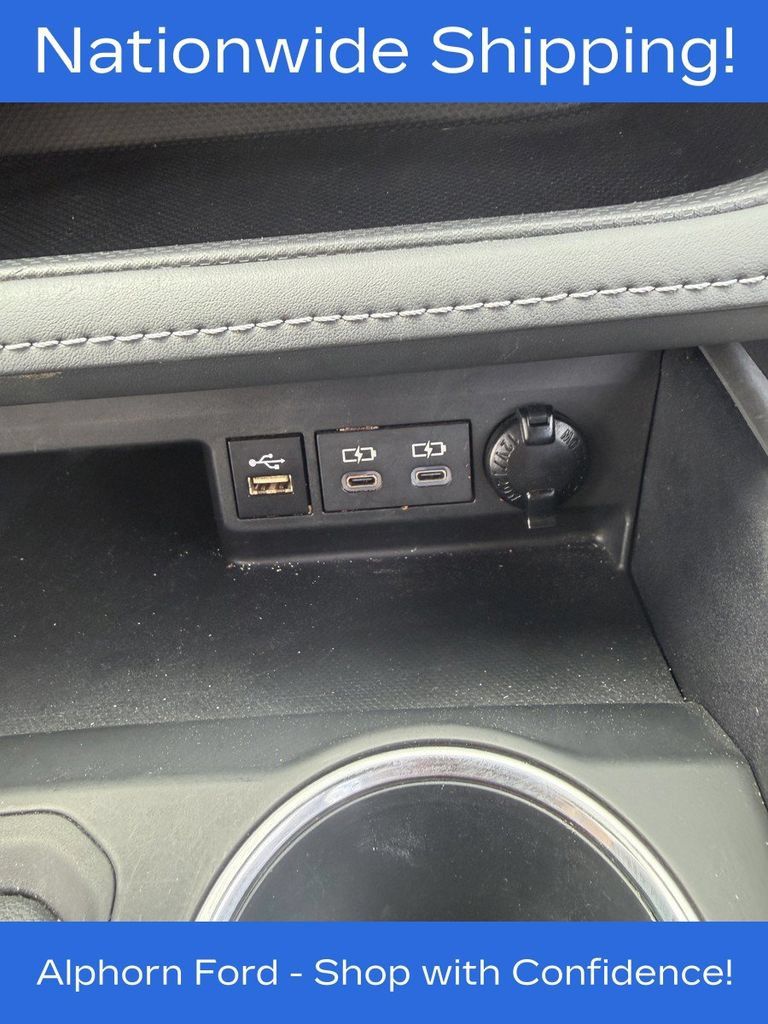Used 2024 Toyota Highlander LE AWD/4WD image 25