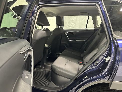 Used 2025 Toyota RAV4 XLE AWD/4WD image 42