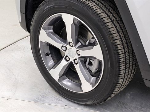 Used 2025 Jeep Grand Cherokee L Limited image 4