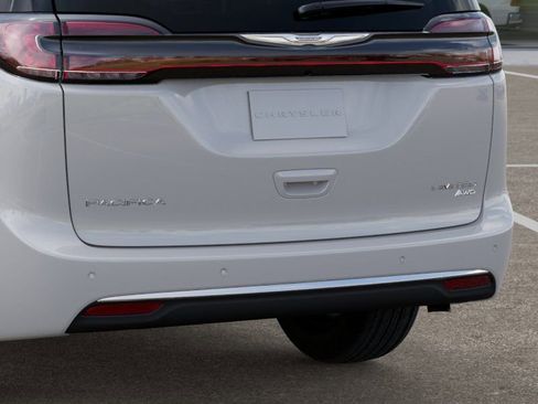 New 2026 Chrysler Pacifica Limited image 13