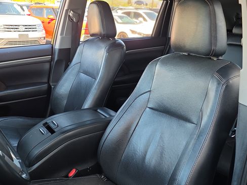 Used 2019 Toyota Highlander Limited image 15