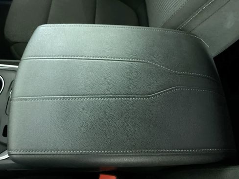 Used 2022 Chevrolet Traverse LT image 22