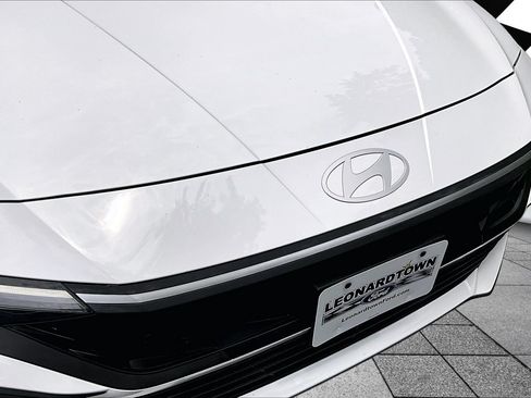 Used 2025 Hyundai Elantra Hybrid FWD image 28