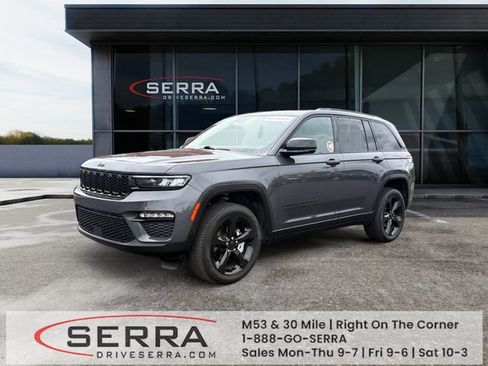 Used 2025 Jeep Grand Cherokee Limited w/ Black Appearance Package AWD/4WD image 1