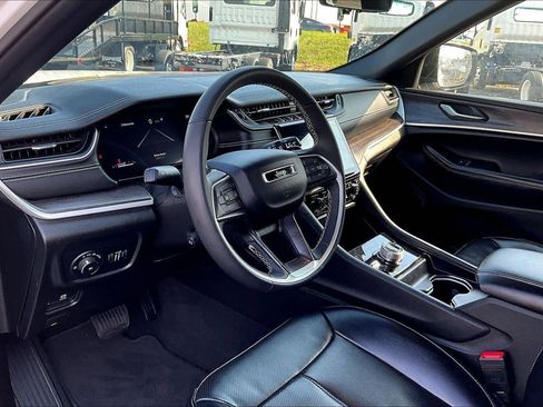 Used 2024 Jeep Grand Cherokee L Limited w/ Luxury Tech Group II image 14