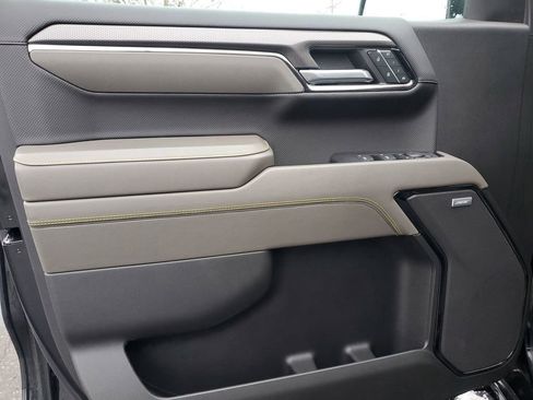 Used 2024 Chevrolet Silverado 1500 ZR2 image 11