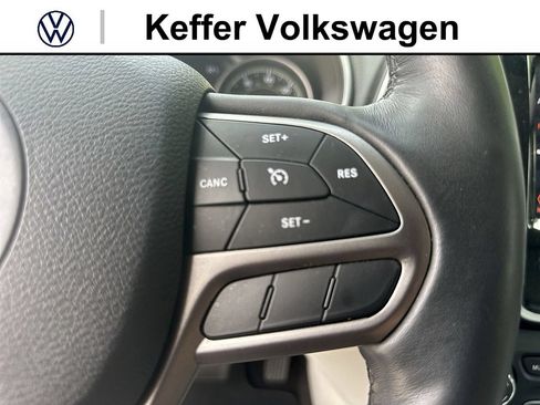 Used 2019 Jeep Cherokee Limited FWD image 18