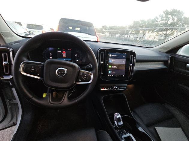 Used 2025 Volvo XC40 B5 Plus AWD/4WD image 7