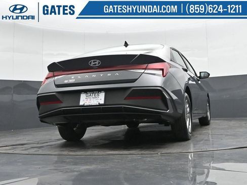 New 2026 Hyundai Elantra SE image 30