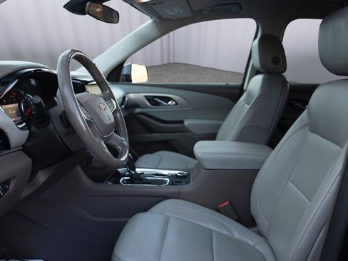 Used 2020 Chevrolet Traverse LT w/ Driver Confidence II Package image 2