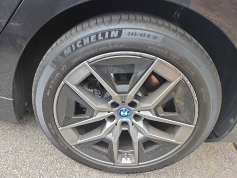 Used 2024 BMW i5 eDrive40i w/ Executive Package image 7