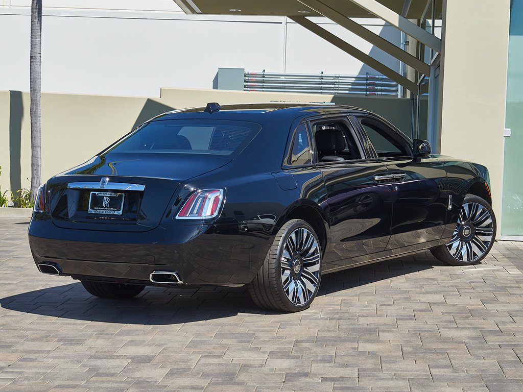 Used 2026 Rolls-Royce Ghost Extended Wheelbase AWD/4WD image 2