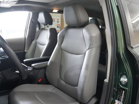 Used 2022 Toyota Sienna XLE w/ XLE Plus Package image 24