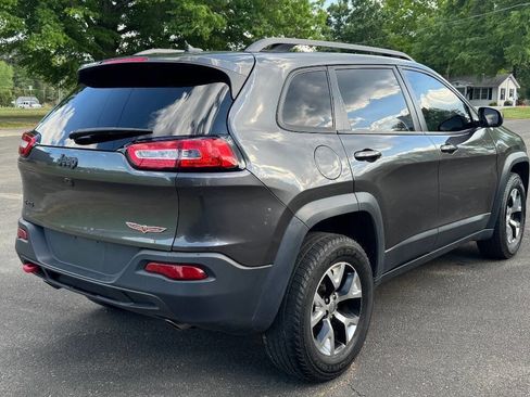 Used 2015 Jeep Cherokee Trailhawk w/ Comfort/Convenience Group image 8