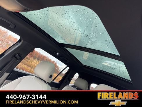 Used 2023 Volkswagen Tiguan SE R-Line image 3