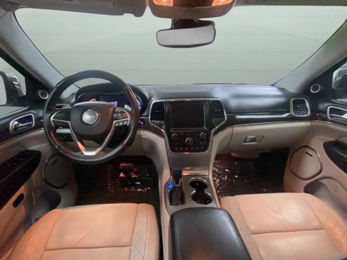 Used 2017 Jeep Grand Cherokee Summit AWD/4WD image 9