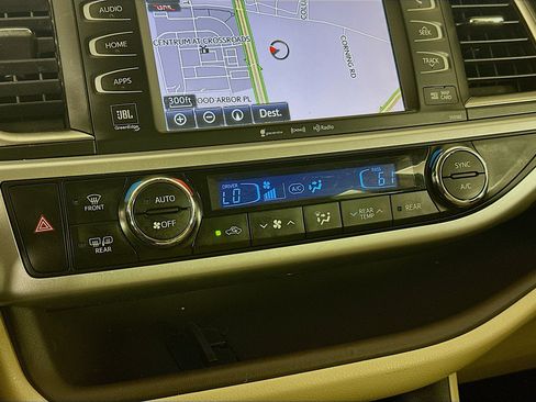 Used 2016 Toyota Highlander Limited Platinum FWD image 24