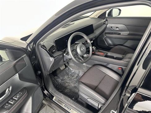 New 2025 Nissan Kicks SR w/ Illumination Package image 19