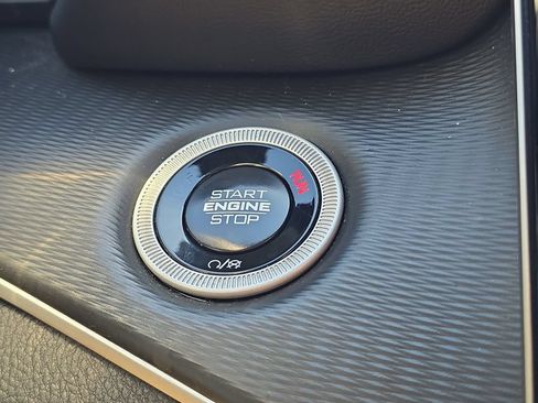 Certified 2025 Jeep Grand Cherokee Altitude AWD/4WD image 30