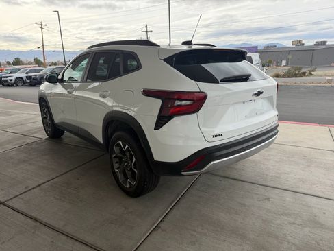 Used 2024 Chevrolet Trax LT w/ Driver Confidence Package image 5