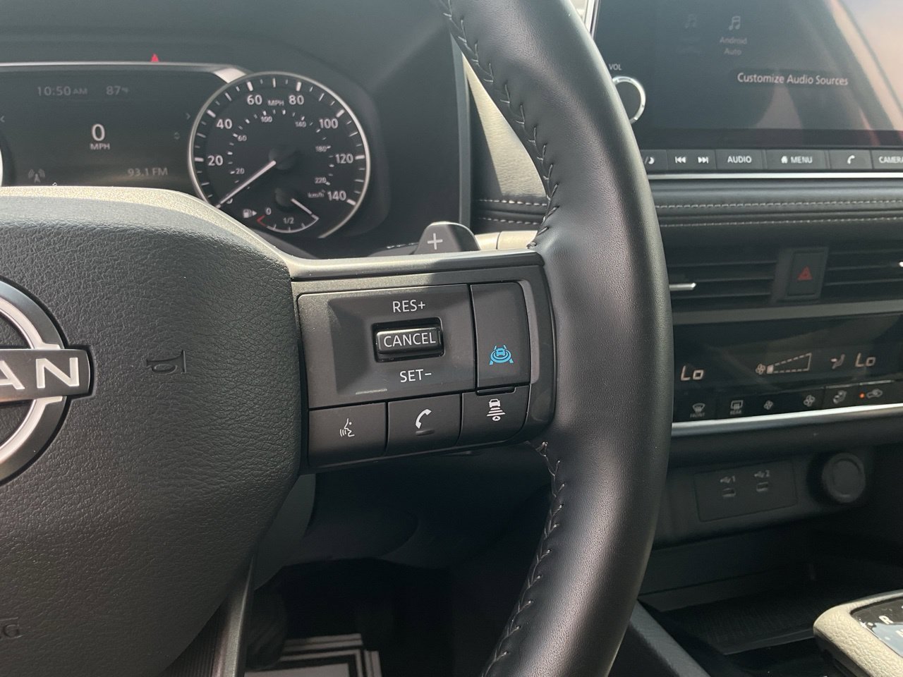 Used 2025 Nissan Rogue SV FWD image 38