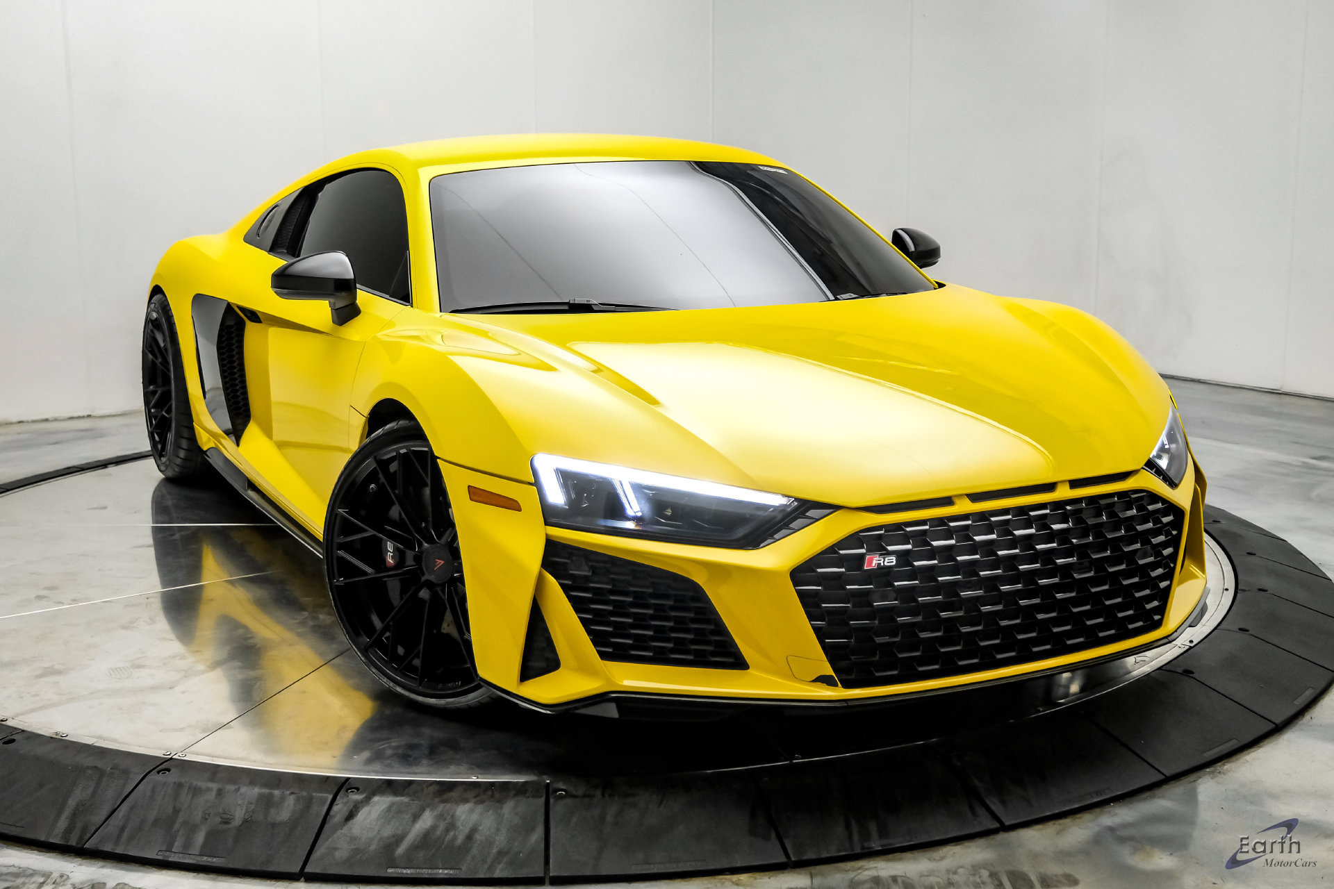 Used 2021 Audi R8 V10 w/ Premium Package RWD image 28