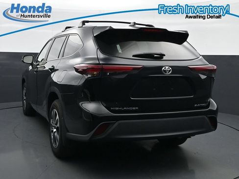 Used 2024 Toyota Highlander XLE AWD/4WD image 7