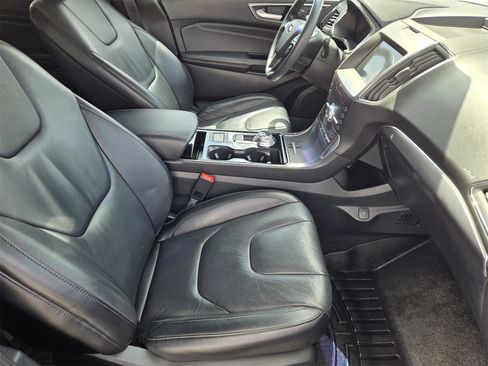 Used 2020 Ford Edge Titanium image 13
