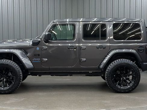 Used 2025 Jeep Wrangler Unlimited Sahara w/ Safety Group AWD/4WD image 2