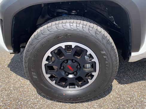 Used 2024 Toyota Tacoma TRD Off-Road AWD/4WD image 9
