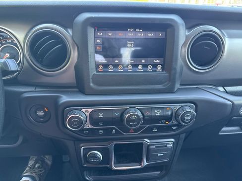 Used 2022 Jeep Gladiator Sport AWD/4WD image 11
